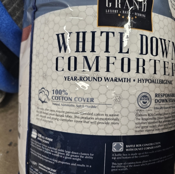 Hotel Grand White Down Comforter, new - Picture 2 of 9